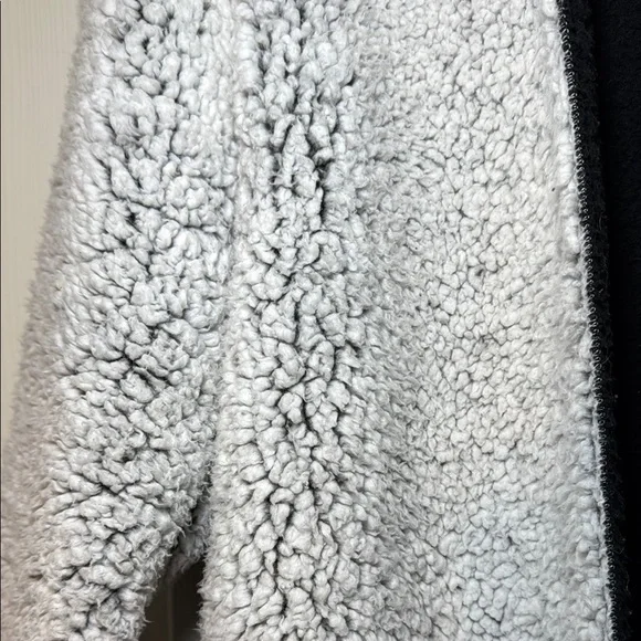 Victoria’s Secret Pink Sherpa Jacket Grey with Hood Size XS/Small Oversized - Picture 2 of 6
